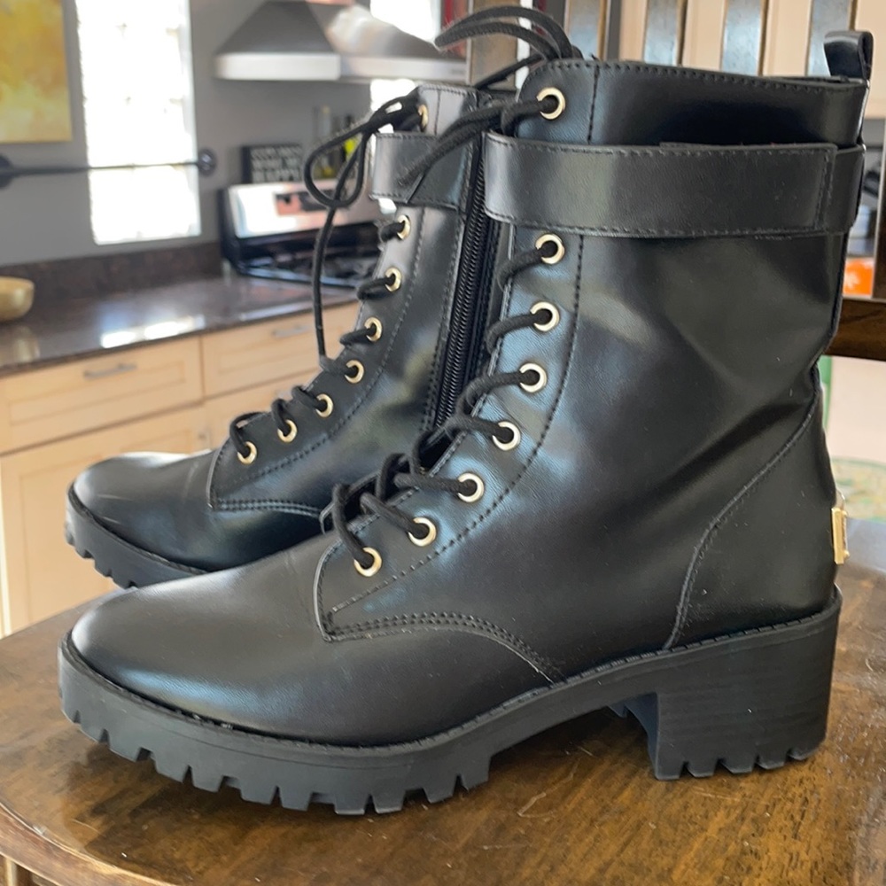 Ankle boots. Juicy Couture. 8.5 size.